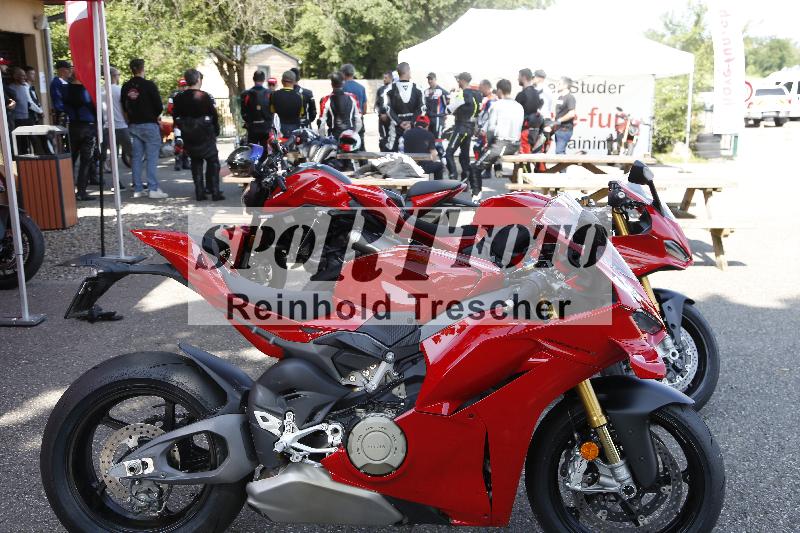 Archiv-2025/27 12.06.2025 Ducati Schweiz Trackday Warmup  ADR/Impressionen